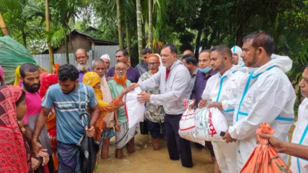 শেরপুরে বন্যার্তদের মাঝে বিএনপি সাবেক এমপির খাদ্যসামগ্রী বিতরণ