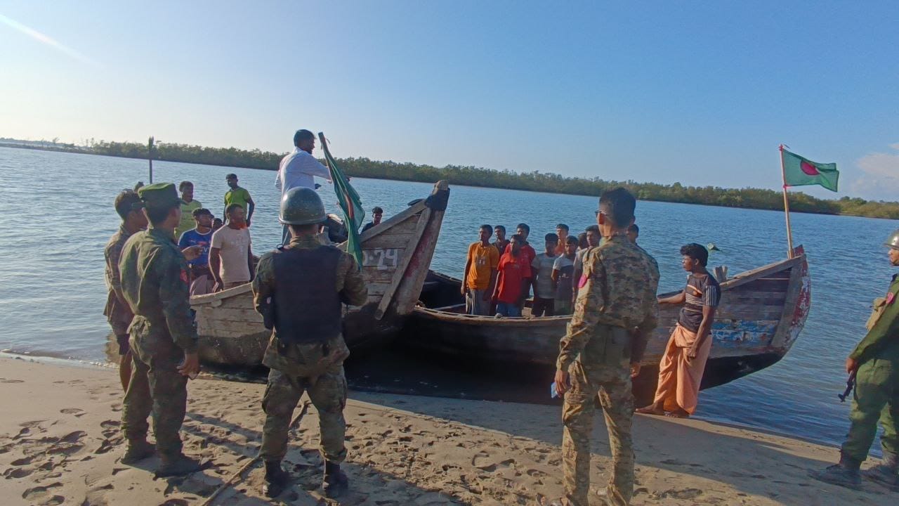 আরাকান আর্মির আটককৃত ২০ বাংলাদেশীকে ফেরত আনলো (বিজিবি)